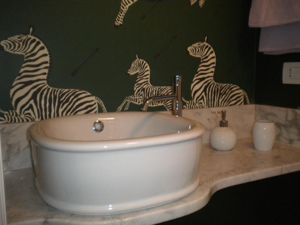 Ferienwohnung Zebra Rosso Mailand Zimmer foto